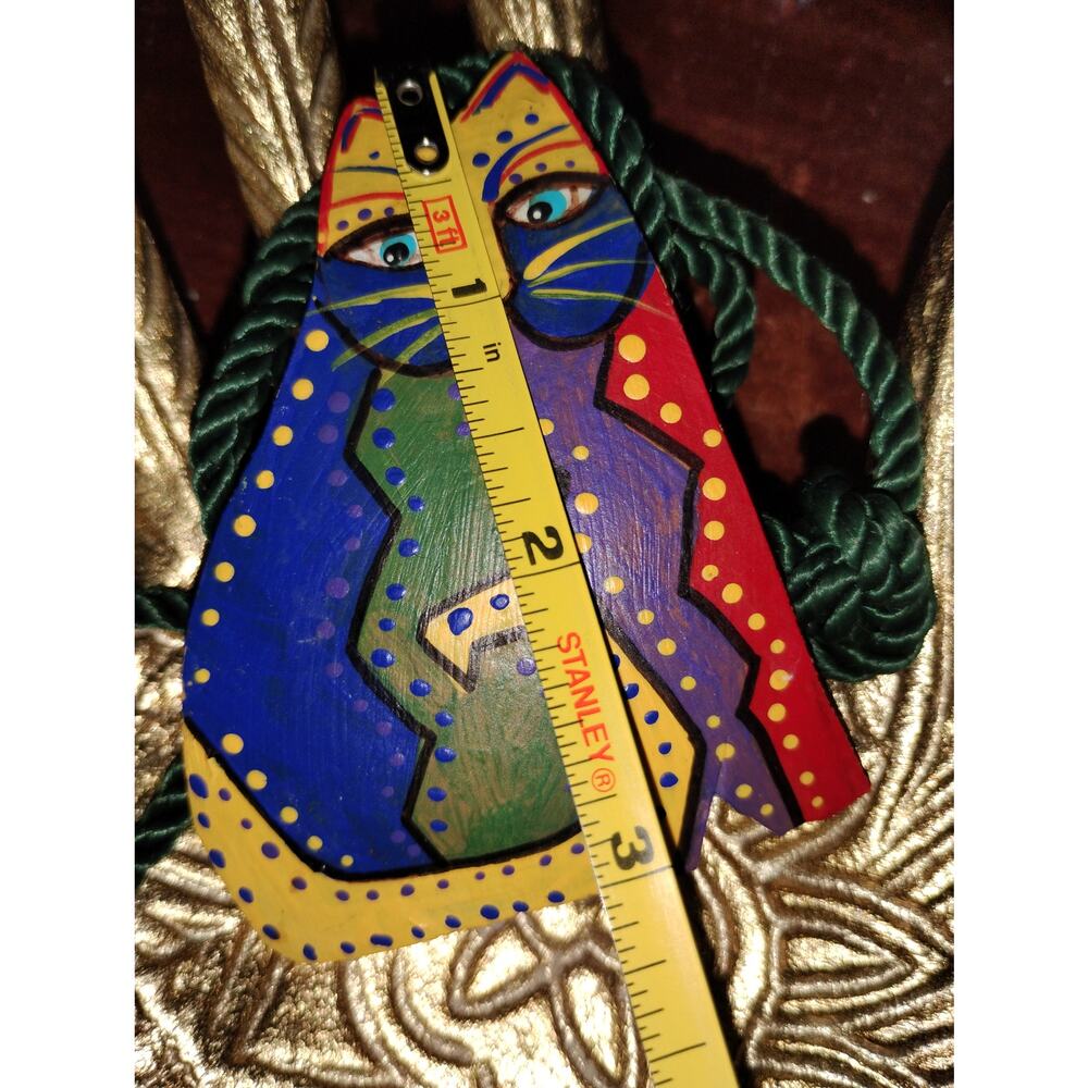 Hand-Painted Cat Pendant Signed Nina – Coconut Shell Artisan Jewelry - Picture 6 of 6